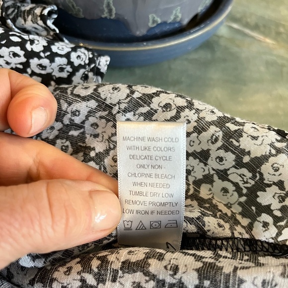 Counterparts Floral Blouse NWOT - Picture 2 of 5